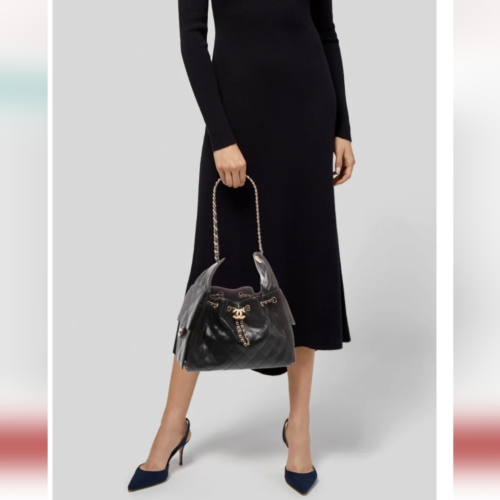Chanel Hobo Handbag Spring/Summer 2025 Collection by Virginie Viard Black - Picture 4 of 6